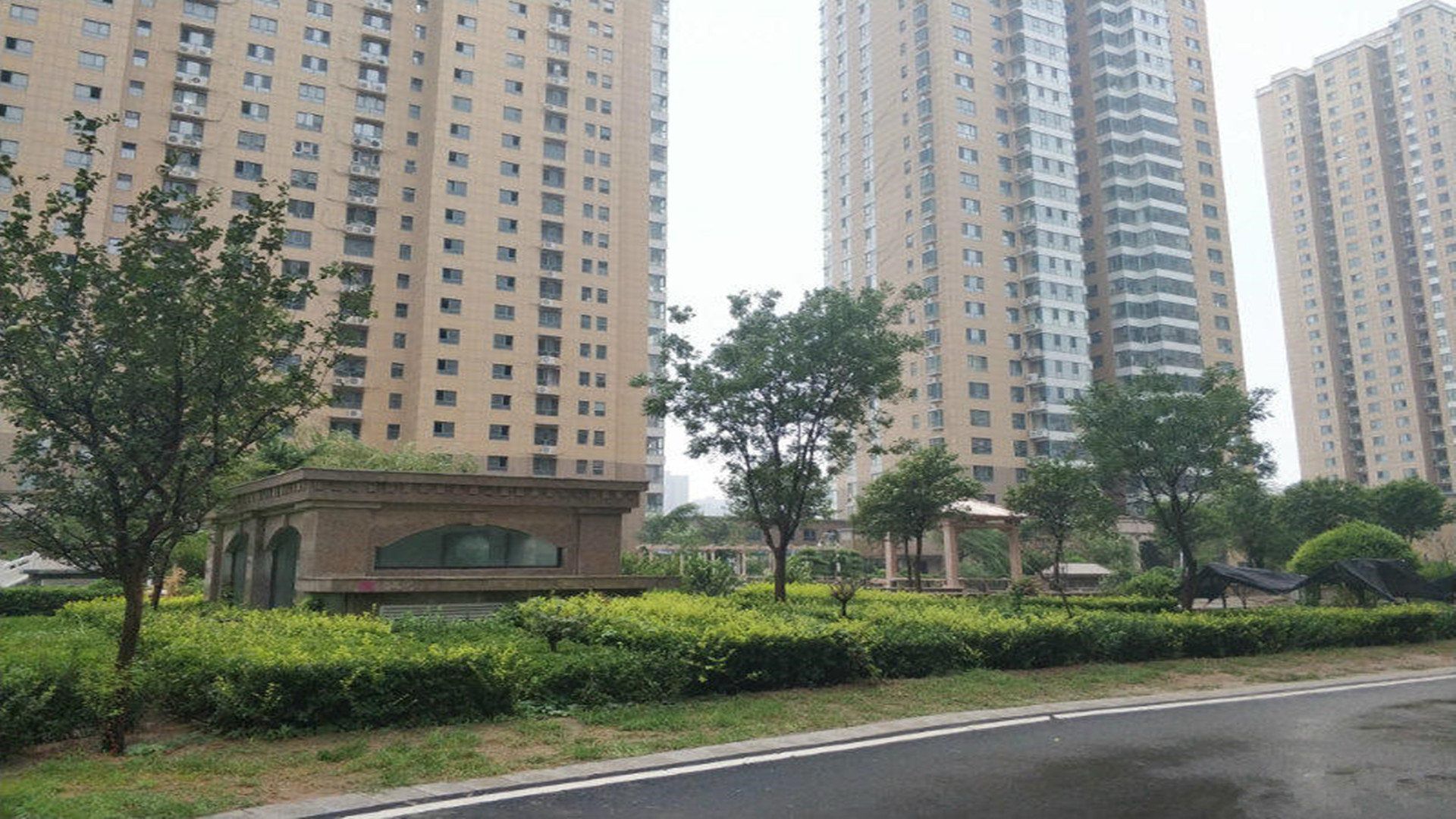 首付三十万 汉城华都 东环附近 紧邻高铁站 拉德芳斯对面