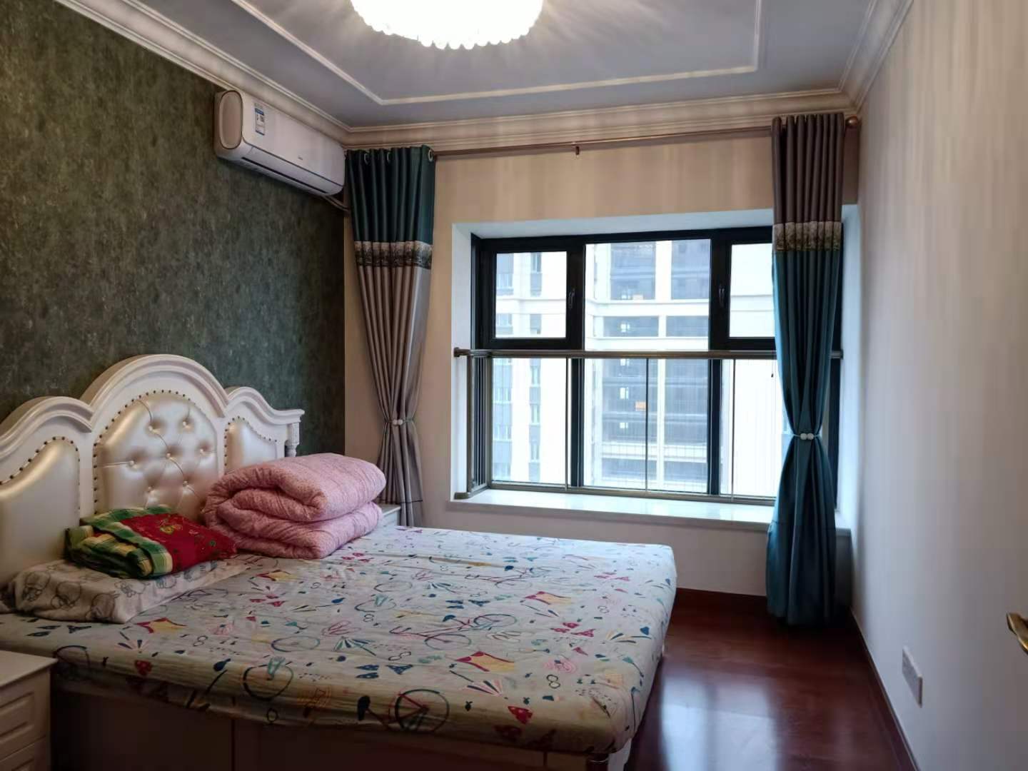 恒大翡翠华庭 精装修 带家具家电
