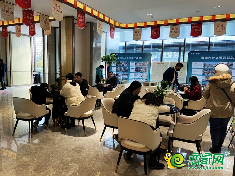公園明筑營銷中心咨詢客戶們