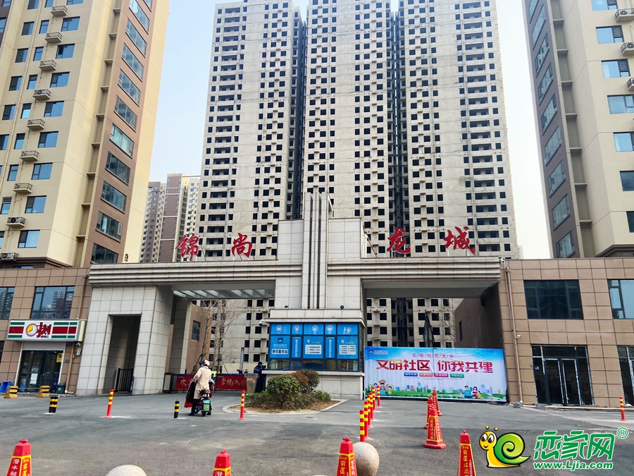 錦尚龍城北門