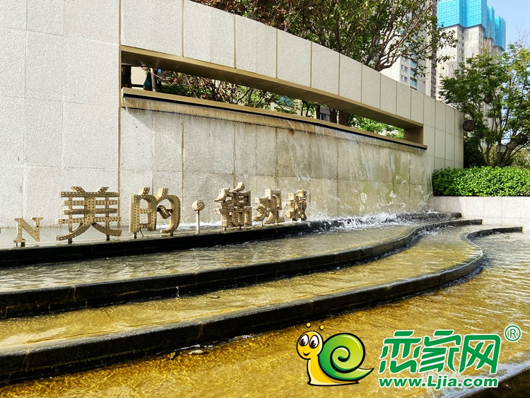 美的·錦觀城二期開始安裝窗戶 小學(xué)已封頂