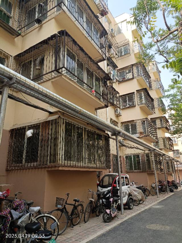 棉三永華里生活小區(qū) 78.05㎡ 售75萬， 4層 邊戶，南北通透，兩室兩廳一衛(wèi)，2002年房子，老證唯一