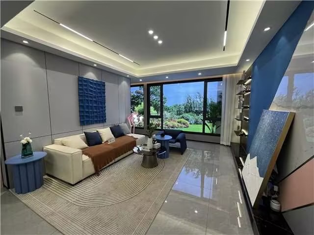 復(fù)興商貿(mào)城附近，小高層，落地窗，全明戶型，隨時(shí)看房