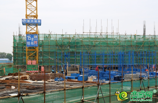 邯鄲康達東湖綠苑緊抓陰雨天施工安全保進度