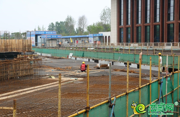 邯鄲康達東湖綠苑緊抓陰雨天施工安全保進度