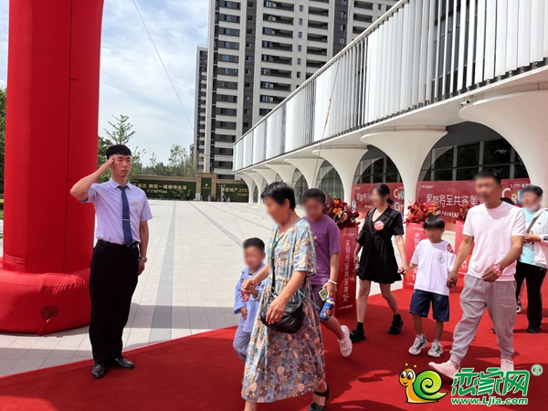澤信?云樾天著|工地開放日導(dǎo)游式服務(wù)“卷”起來