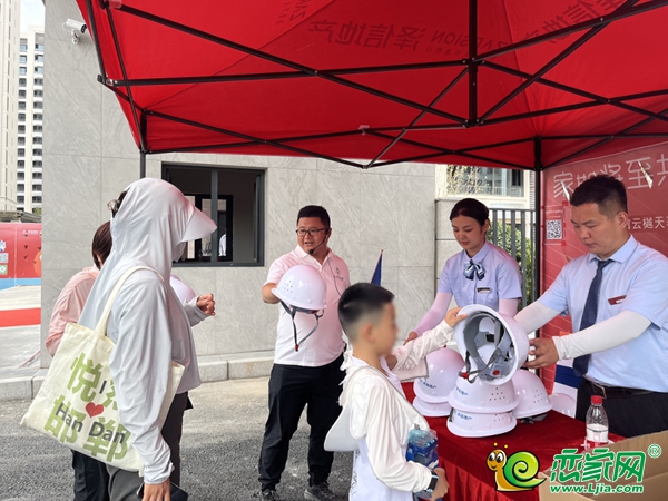 澤信?云樾天著|工地開放日導(dǎo)游式服務(wù)“卷”起來