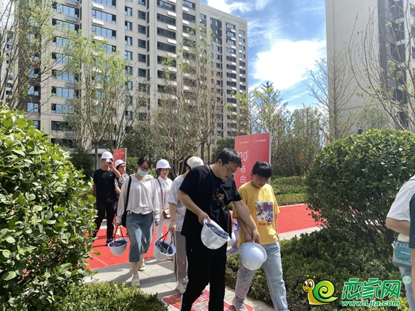 澤信?云樾天著|工地開放日導(dǎo)游式服務(wù)“卷”起來