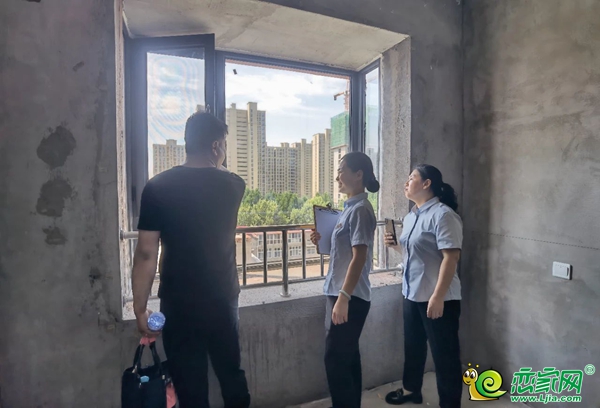 時光磨礪，見證美好！ 8月15日，肥鄉(xiāng)萬浩雙子星——萬浩悅城、萬浩錦城三期同時交付，以一站式交付服務(wù)向業(yè)主鋪陳家的美好。每位家人都洋溢著幸福的笑容，共同見證美好時刻。 圖片 圖片 01 暖心交付，啟航新家 本次交付正式開啟，在萬浩悅城、萬浩錦城三期數(shù)千個家庭的期盼中拉開帷幕，我們一起把美好家交到了業(yè)主手中。 圖片 圖片 家，是歷經(jīng)無數(shù)次打磨，萬浩認(rèn)真對待每一個社區(qū)的建造，從園區(qū)規(guī)劃、外立面設(shè)計，到房屋內(nèi)部每一道工序，采用多項精工體系始終嚴(yán)控質(zhì)量標(biāo)準(zhǔn)，科學(xué)細(xì)致的施工保證質(zhì)量過硬，才實(shí)現(xiàn)了每一次的暖心交付。 圖片 圖片 02 品質(zhì)大城收官，幸福歸家 萬浩悅城從啟動施工到現(xiàn)在，此次正式開啟交付，完美收官。項目位于肥鄉(xiāng)區(qū)主城核芯地段，擁有同期競品無法比擬的區(qū)位優(yōu)勢，從入市起就受到了客戶的青睞，一直是當(dāng)?shù)氐匿N售紅盤。 圖片 圖片 作為肥鄉(xiāng)的品質(zhì)樣本，萬浩錦城三期歷經(jīng)不斷打磨，從一紙藍(lán)圖到實(shí)景兌現(xiàn)，萬浩以產(chǎn)品力與兌現(xiàn)力，為翹首以盼的業(yè)主們帶來美好“家”音。 圖片 03 舒適社區(qū)，不負(fù)歸期 萬浩從居住需求出發(fā)，只為提升業(yè)主的居住舒適度。萬浩提供的不只是房子，還有美好的生活方式。 圖片 居住在這里，闊綽樓間距帶來更充足的陽光與清風(fēng)，讓業(yè)主盡享低密所帶來的舒適感和幸福感。 圖片 圖片 圖片 建設(shè)品質(zhì)是房企的立身之本，二十多年來萬浩始終堅持匠心筑家，在施工過程中恪守建設(shè)標(biāo)準(zhǔn)，并落實(shí)到工程的方方面面，用先進(jìn)工藝打造精品工程。讓業(yè)主買得放心，住得安心。 圖片 交付不是結(jié)束，而是下一段美好故事的開始。萬浩將以更卓越的產(chǎn)品力和服務(wù)力，讓美好持續(xù)生長，與更多家人共啟幸福新旅程。