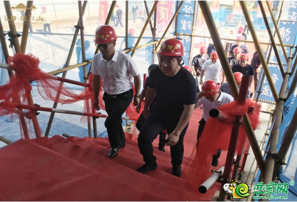 邯鄲弘坤置業(yè)樾江山小區(qū)喜封金頂，榮光共鑒！