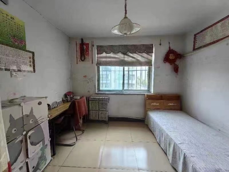 中華南公安小區(qū)，美的城斜對(duì)面