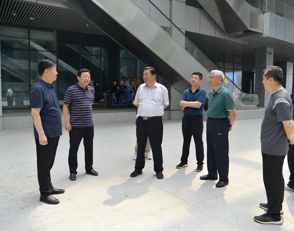 邯鄲市領導武金良帶隊到體育中心等項目調研