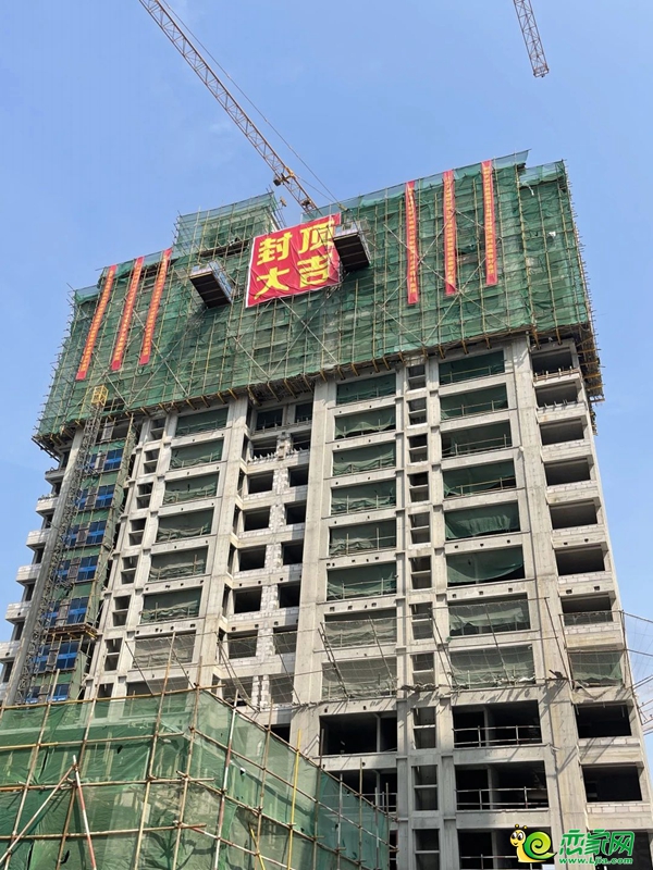 匠心精筑 喜封金頂——榮科金泰一期全線(xiàn)封頂