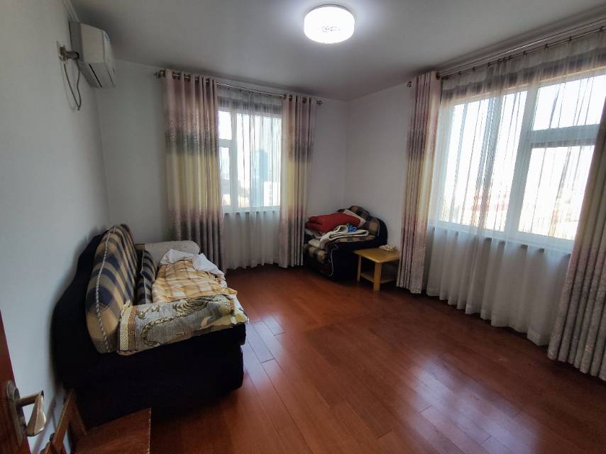 電梯房黎明街小學，23中本部，客廳帶窗戶，全明戶型！