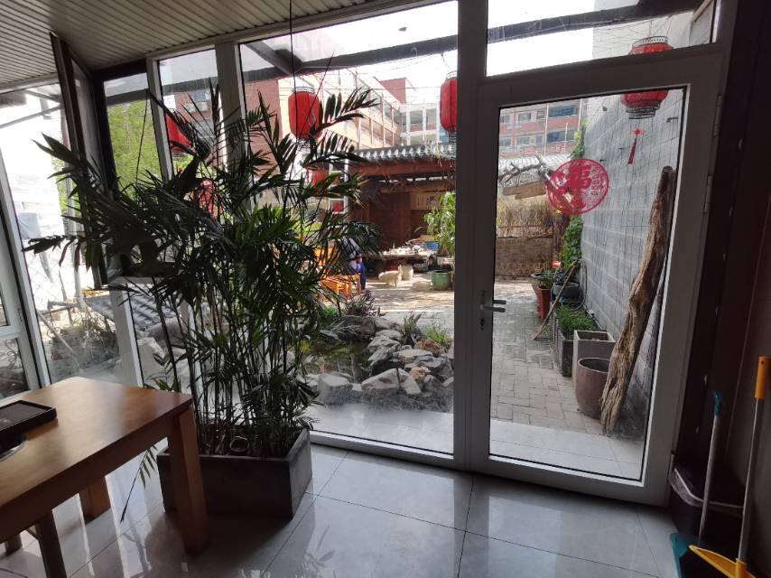 二十五中學(xué)雙學(xué)區(qū)房 一樓帶院兒精裝修帶家具家電拎包入住