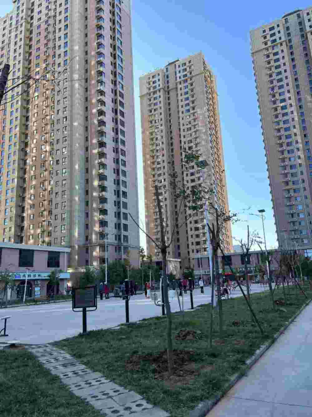 大北城佳苑電梯房，家具家電齊全，拎包入住，看房有鑰匙