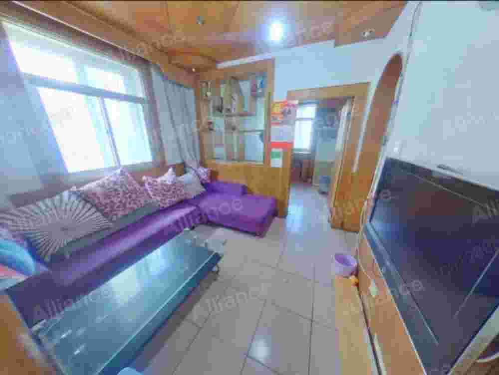 貿(mào)易街東頭，家具家電齊全，有小房，拎包入住