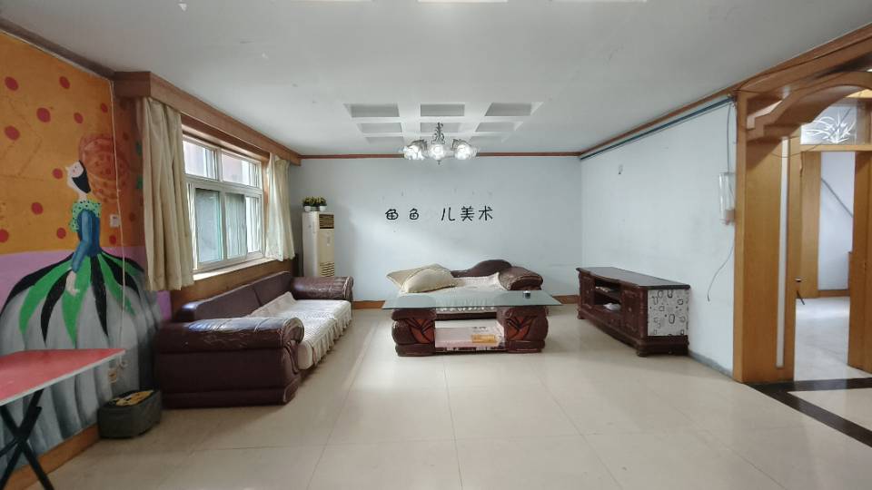 大劇院對(duì)面 春暉小區(qū)三樓 南北通透120平米128萬(wàn)