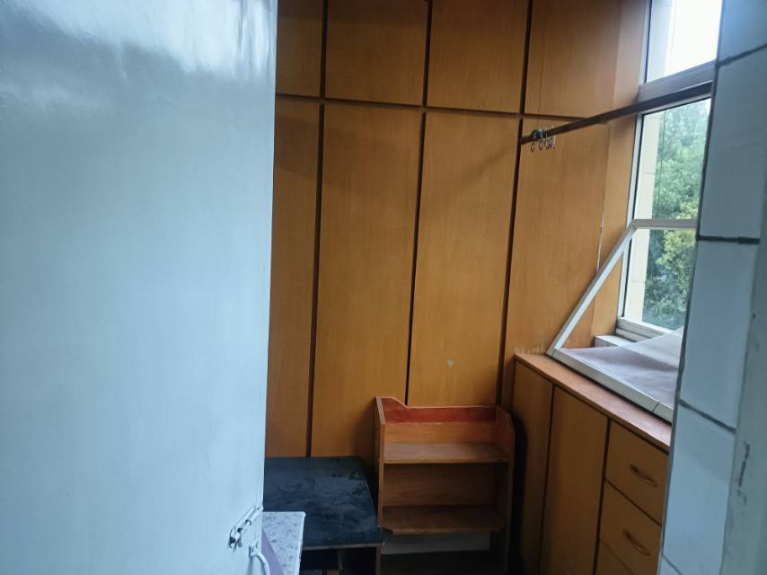 急售 大型社區(qū) 三室一廳 南北通透 老證唯一 過(guò)戶費(fèi)低 停車(chē)方便