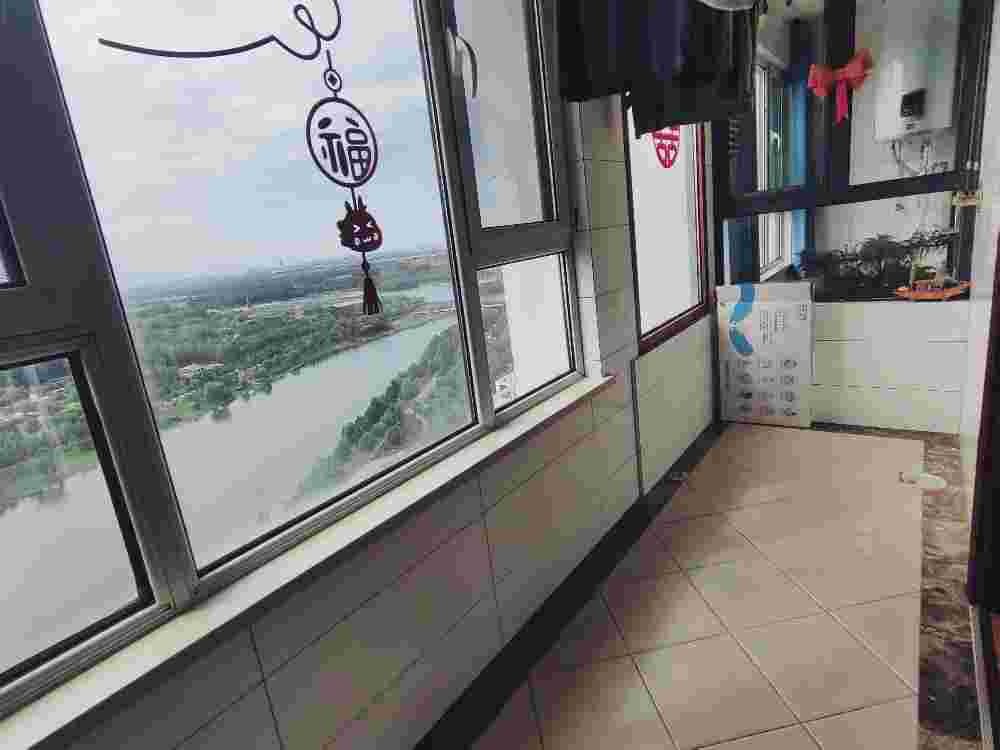 南湖臨河觀景房兩居室精裝，裝修全是品牌家居