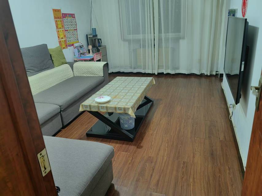 新上！羅二小區(qū)，三室一廳，中間樓層，