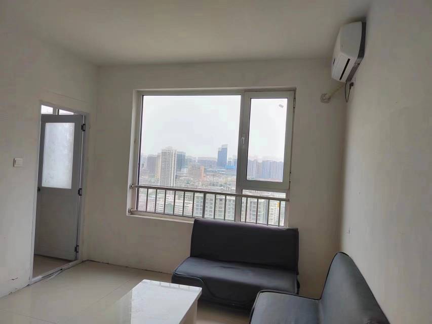 貿(mào)易街，中心醫(yī)院附近電梯房，小2居，單價(jià)8000包過戶，房主急售
