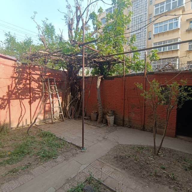 市實驗小學(xué)，25中鐵片，一樓帶院，精裝三室一廳，老證可貸款