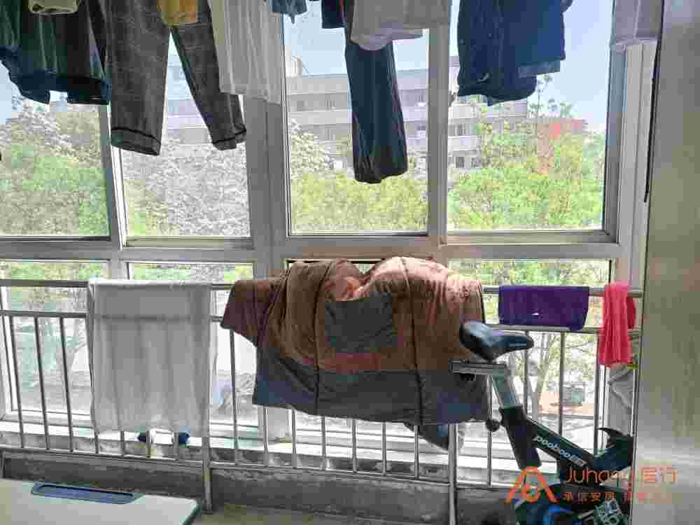 撿漏房 27中學(xué)區(qū)房 精裝修 帶家具家電 三室兩廳 送地下室