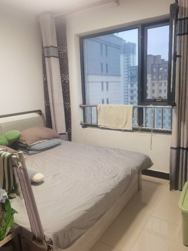 萬(wàn)浩繁花郡一居室有證能貸款送地下室