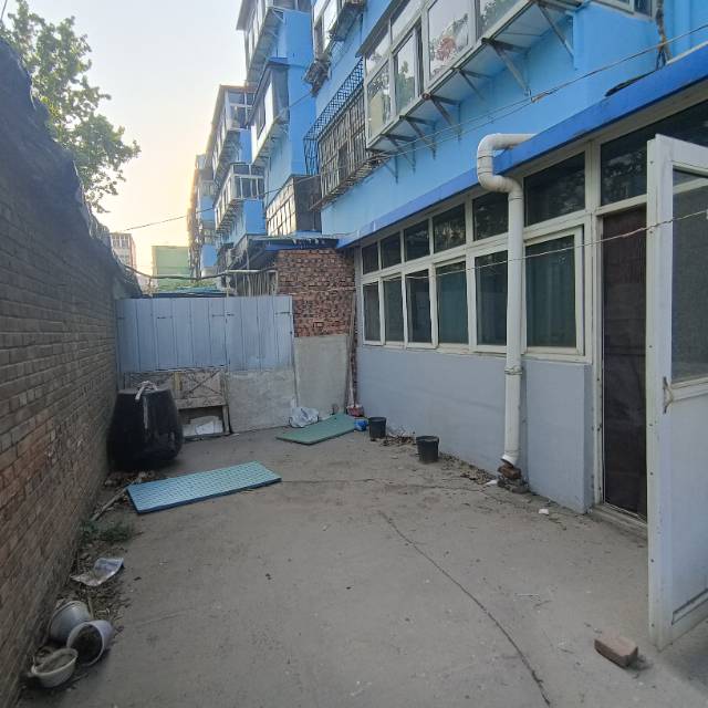 綠化路小學(xué)，3中，一樓帶院，小三居