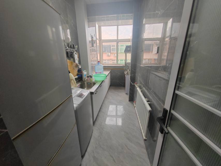 渚河路小學(xué)27中附近，有小房，新裝修，低價急售