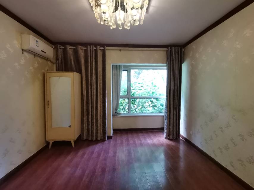 天鴻廣場(chǎng)附近 三室兩廳兩衛(wèi) 三葉青戶型
