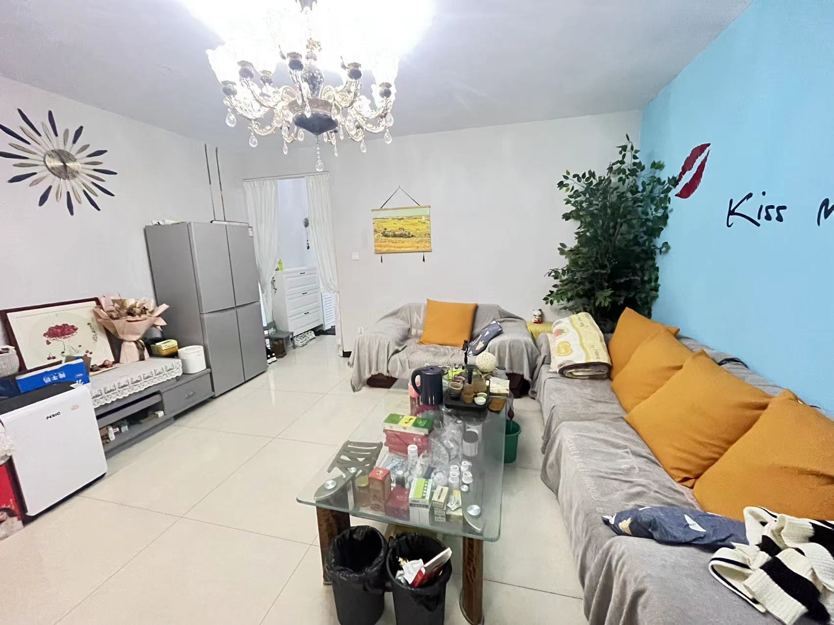 金頂花園，精裝兩居，老證滿五，看房方便，房主誠意出售