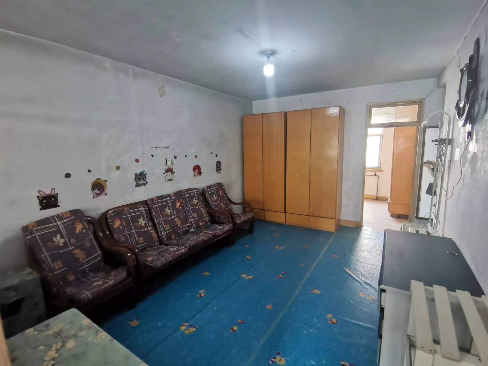 中華大街和平路 新丹蘭 三中片內(nèi) 五層非頂 誠(chéng)意出售價(jià)格可議 老證可貸款 雙氣