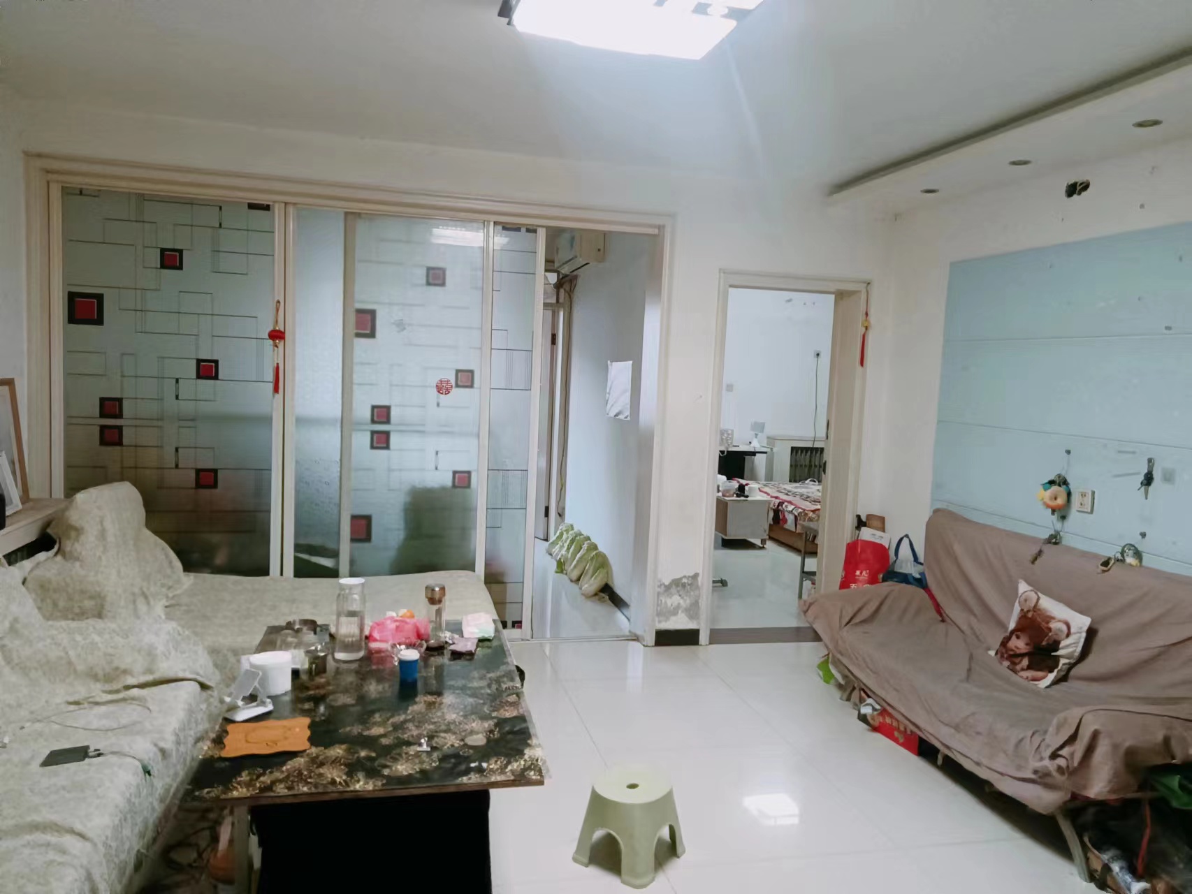 百嶺小區(qū) 三樓，精裝修，兩居室，家具家電齊全，有鑰匙隨時看房
