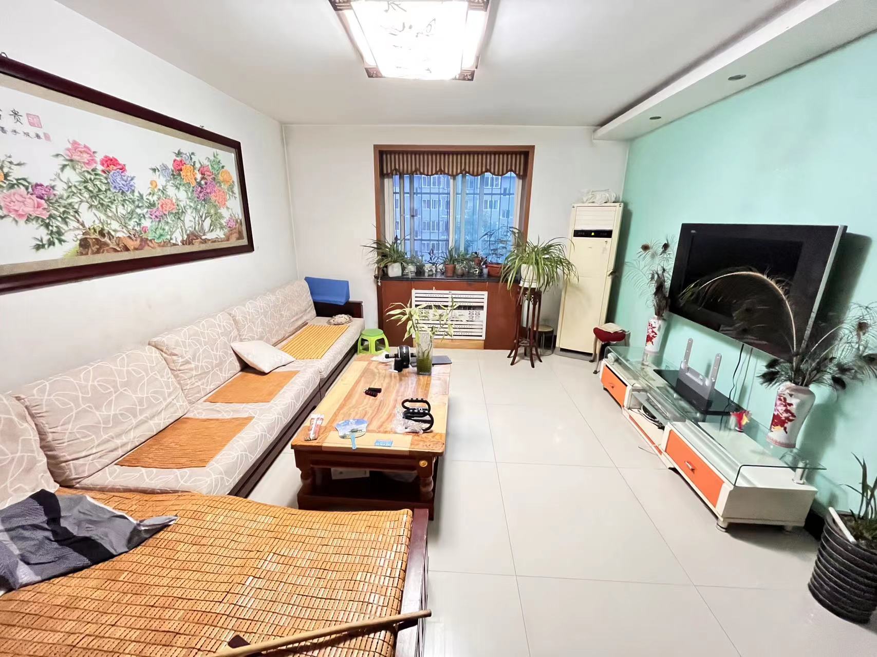 光華苑北區(qū)，四樓，家具家電齊全，可拎包入住，隨時(shí)看房